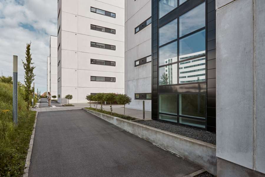 Concrete blocks of flats “glued together” with aluminium profiles, Svanelundsbakken 16-22, 9800 Hjørring